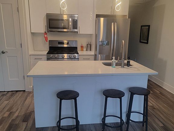 4th image of 36 Vroom St #7