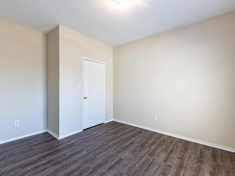 101 Collett Ct #101 — Photo 6