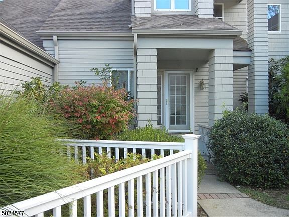 5th image of 19 Windsor Ct #1319
