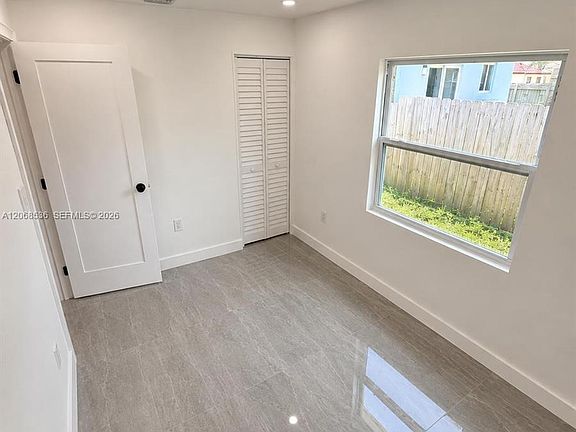 5th image of 607 NW 8th Ave
