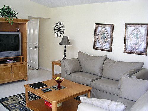 LF4P8805CC-family-room