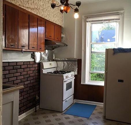 3rd image of 203 Bay 20th St Floor 2