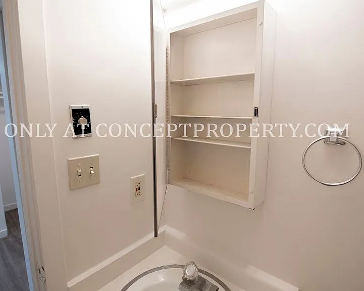223 E 3rd Ave — Photo 75