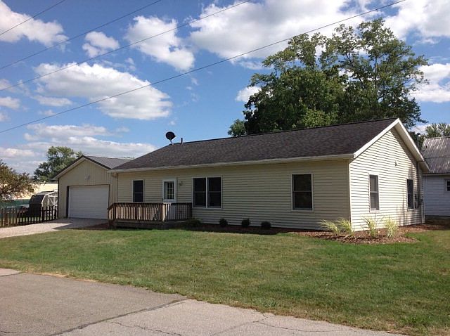 1st image of 805 E 8th St