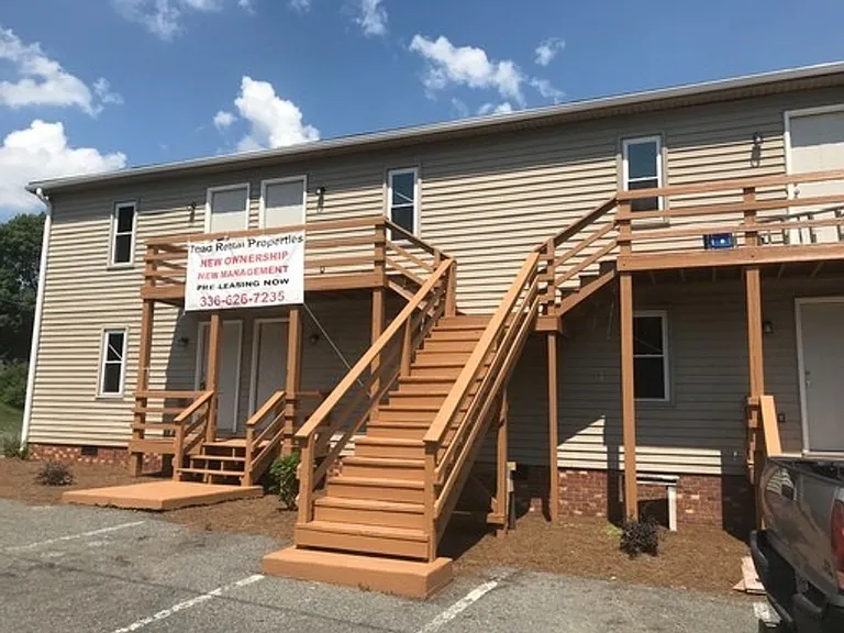 445 City View St — Photo 8