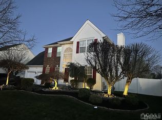 10 Scenic Dr, Dayton, NJ