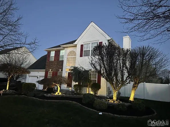 10 Scenic Dr, Dayton, NJ 08810