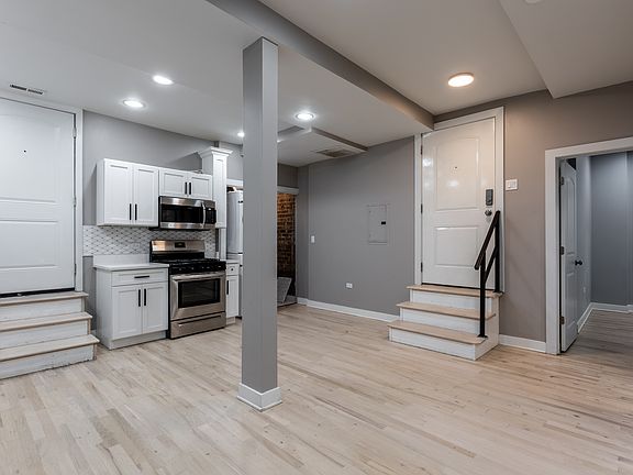 2nd image of 1430 N Maplewood Ave #O1o2