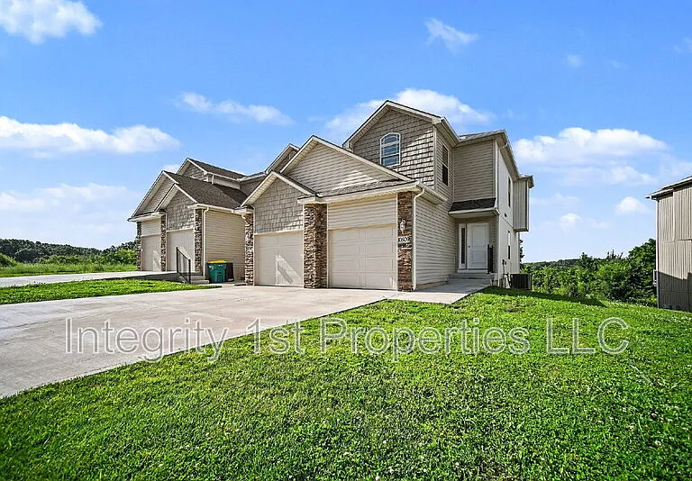 10510 Clubhouse Dr — Photo 2