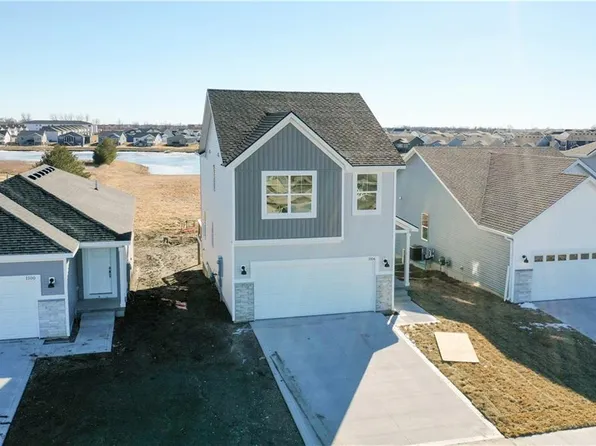 27601 E Red Fox St, Lake Lotawana, MO 64086