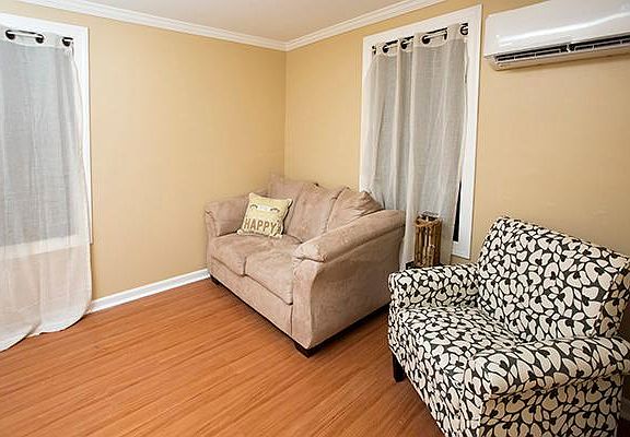 5th image of 312 1/2 W South St APT A