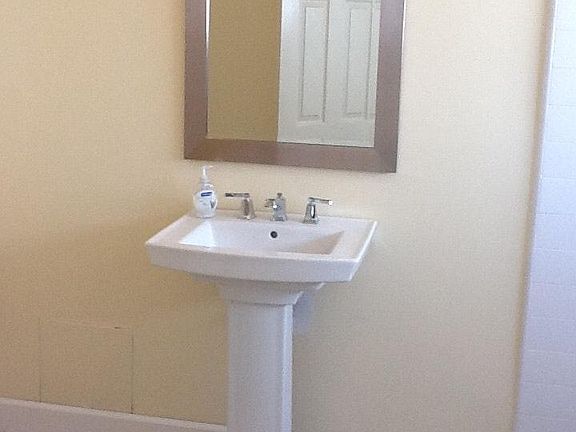 5th image of 228 Goldenrod Ave