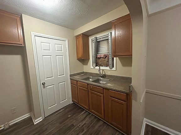 3rd image of 16824 Rutherford St