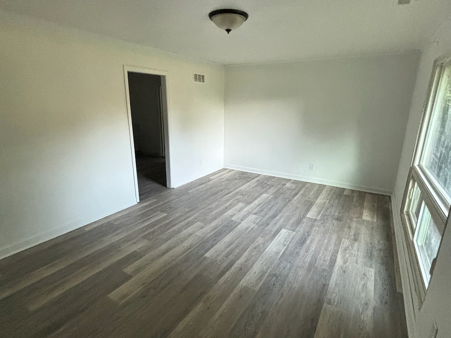 3 bed, 1220 sqft, $1,600 — Photo 2