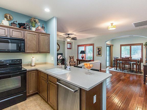 4th image of 1550 E Manor Dr