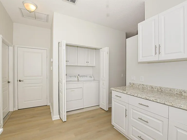 649 NE Bent Paddle Ln — Photo 29