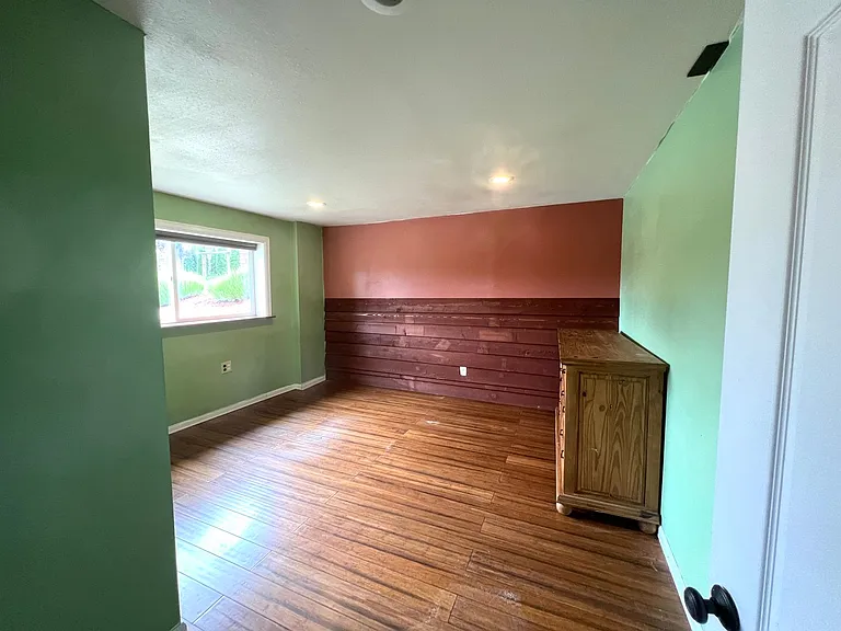 23871 N Westview Rd — Photo 11