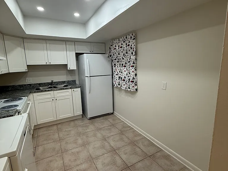 4911 York St #4 — Photo 2