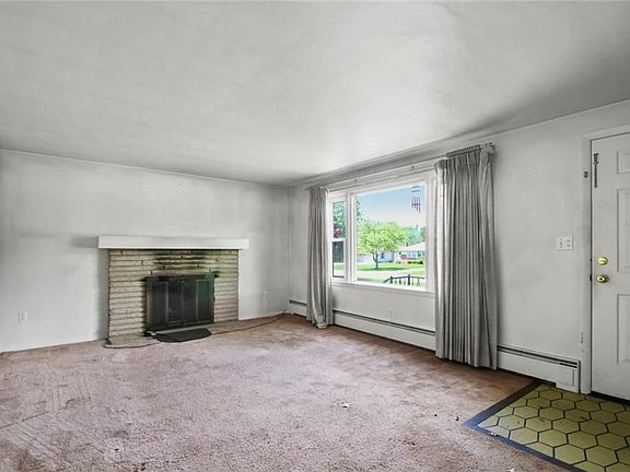 2nd image of 39 Skyline Dr