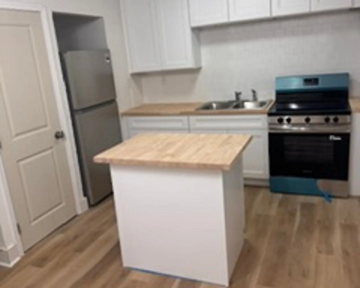 Welcome to Renaissance at Springdale A Fresh Start in Modern Living — Photo 2