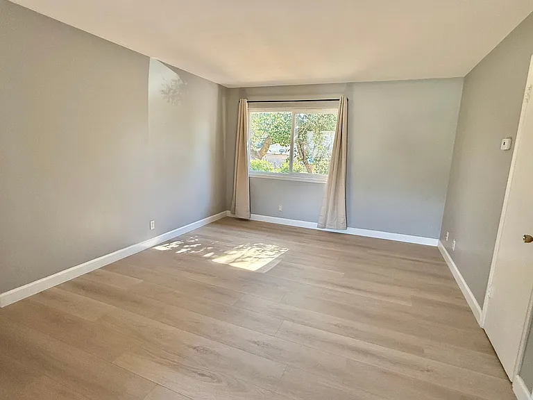 8001 Church St — Photo 4