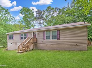 105 Lochinvar Ln, Greeley, PA 18425