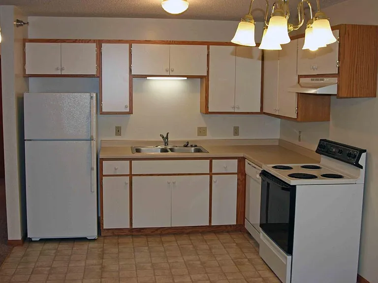 500 Belle Ave — Photo 13