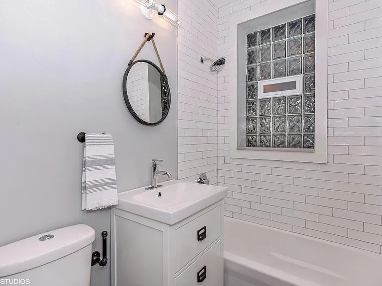 1312 W Argyle St #1 — Photo 5