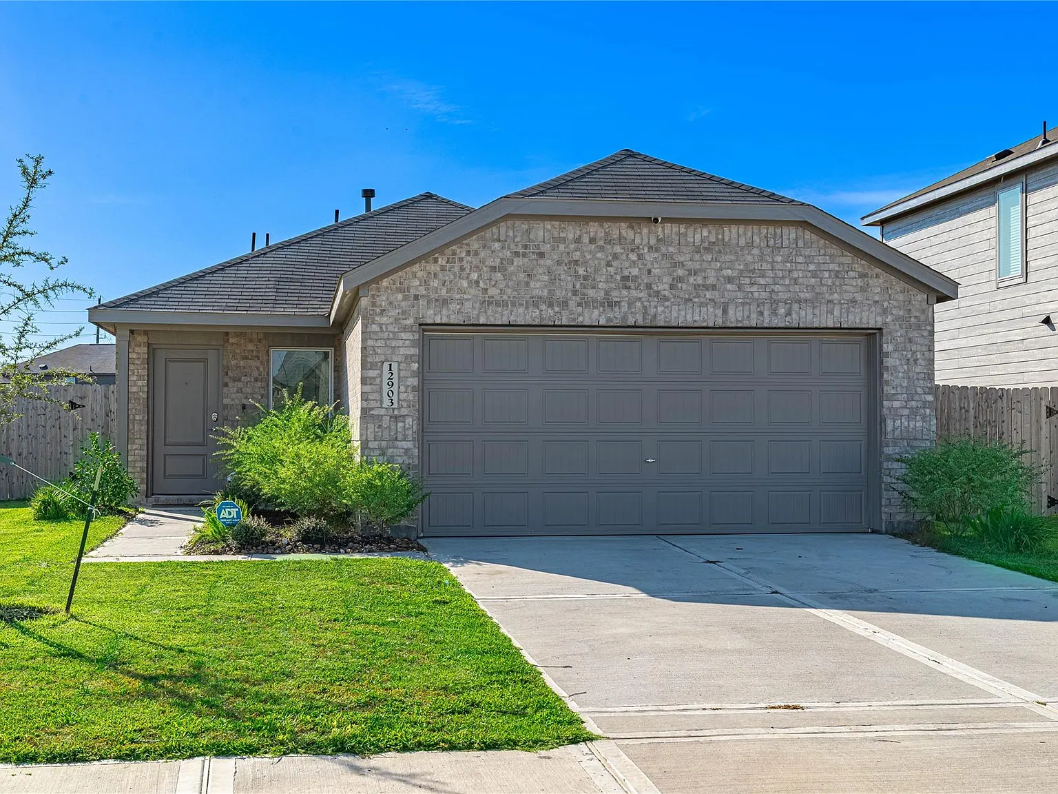 3 bed, 2.0 bath, 1500 sqft, $1,800 — Photo 1