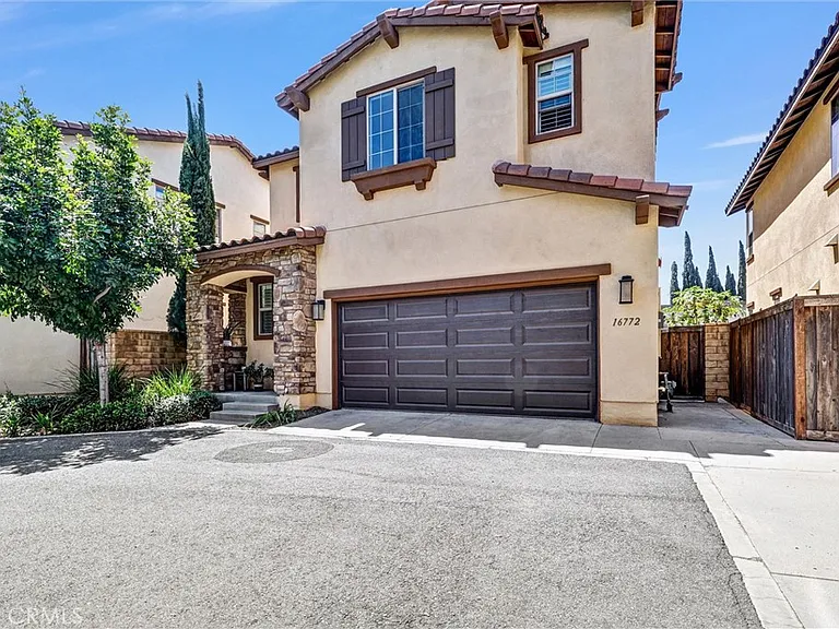 16772 Henry Way — Photo 2
