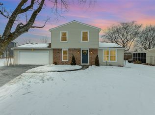 1732 Elmwood Cir, Farmington, NY 14425