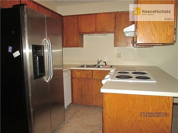 Fully equipped kitchen.