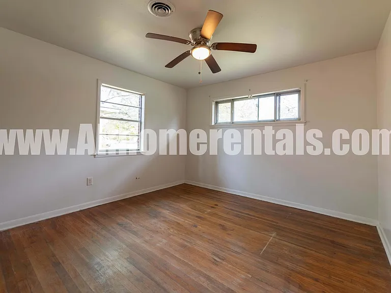 421 Angus St — Photo 5
