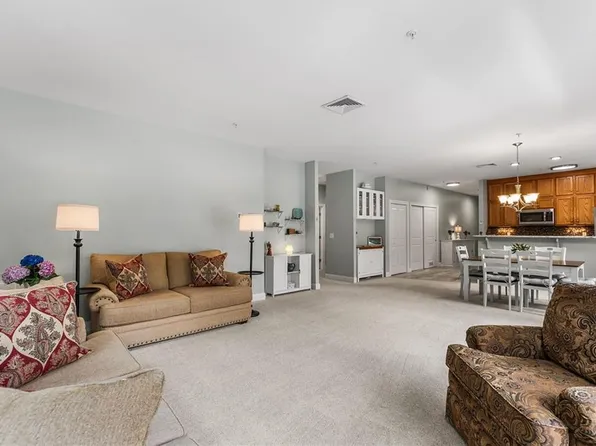 301 Church St APT 108, South Kingstown, RI 02879