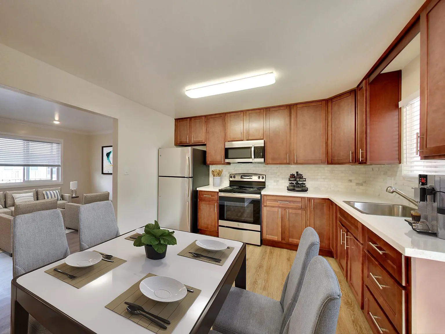 Midway Manor Apts. — Photo 3