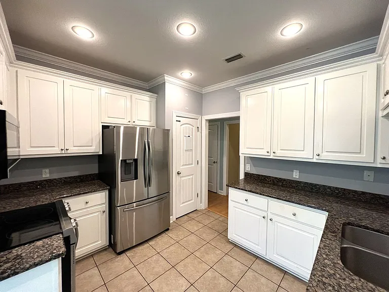 123 W Edgewood Dr — Photo 3