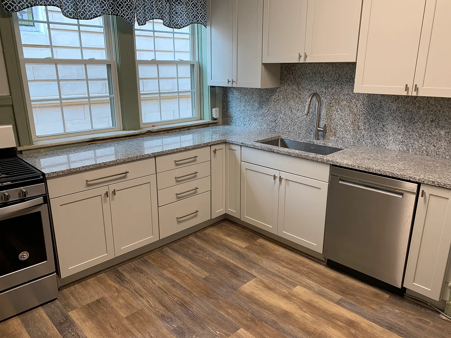 6186 Waterman Blvd — Photo 4