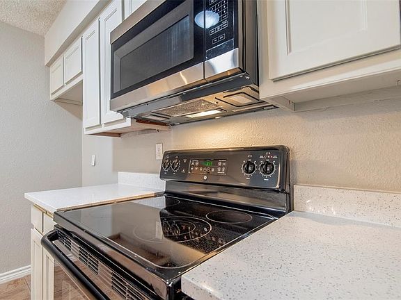 2nd image of 10081 Camelot Dr