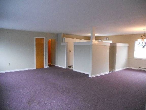 living rm/ dining rm