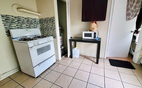 4th image of 125-127 Beacon Ave #3