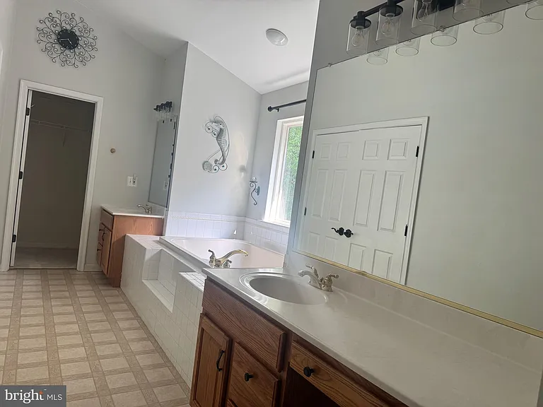 23063 Pembrook Dr — Photo 32