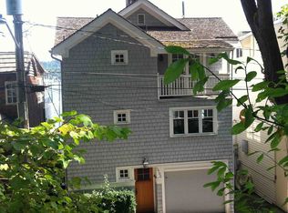 10700 Riviera Pl NE, Seattle, WA 98125