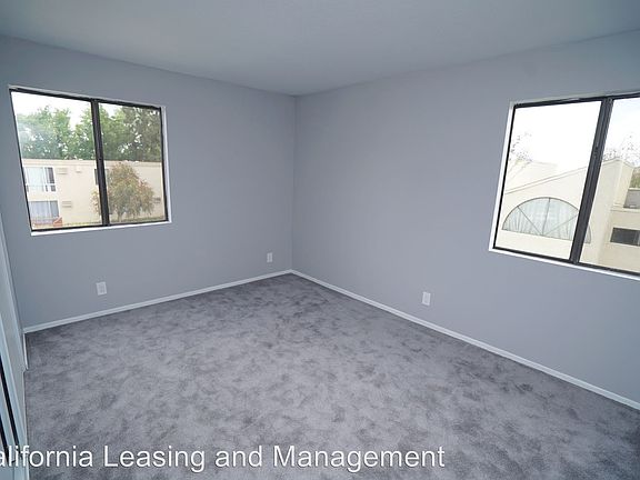 5th image of 13825 Beaver St Unit 33