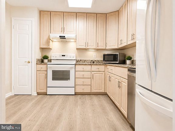 5th image of 8425 Blevins Way Ct