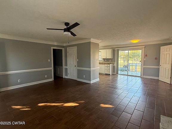 3rd image of 127 Parker Dr