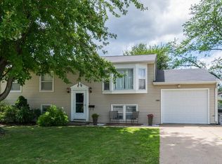 2593 Dove St, Dubuque, IA 52002