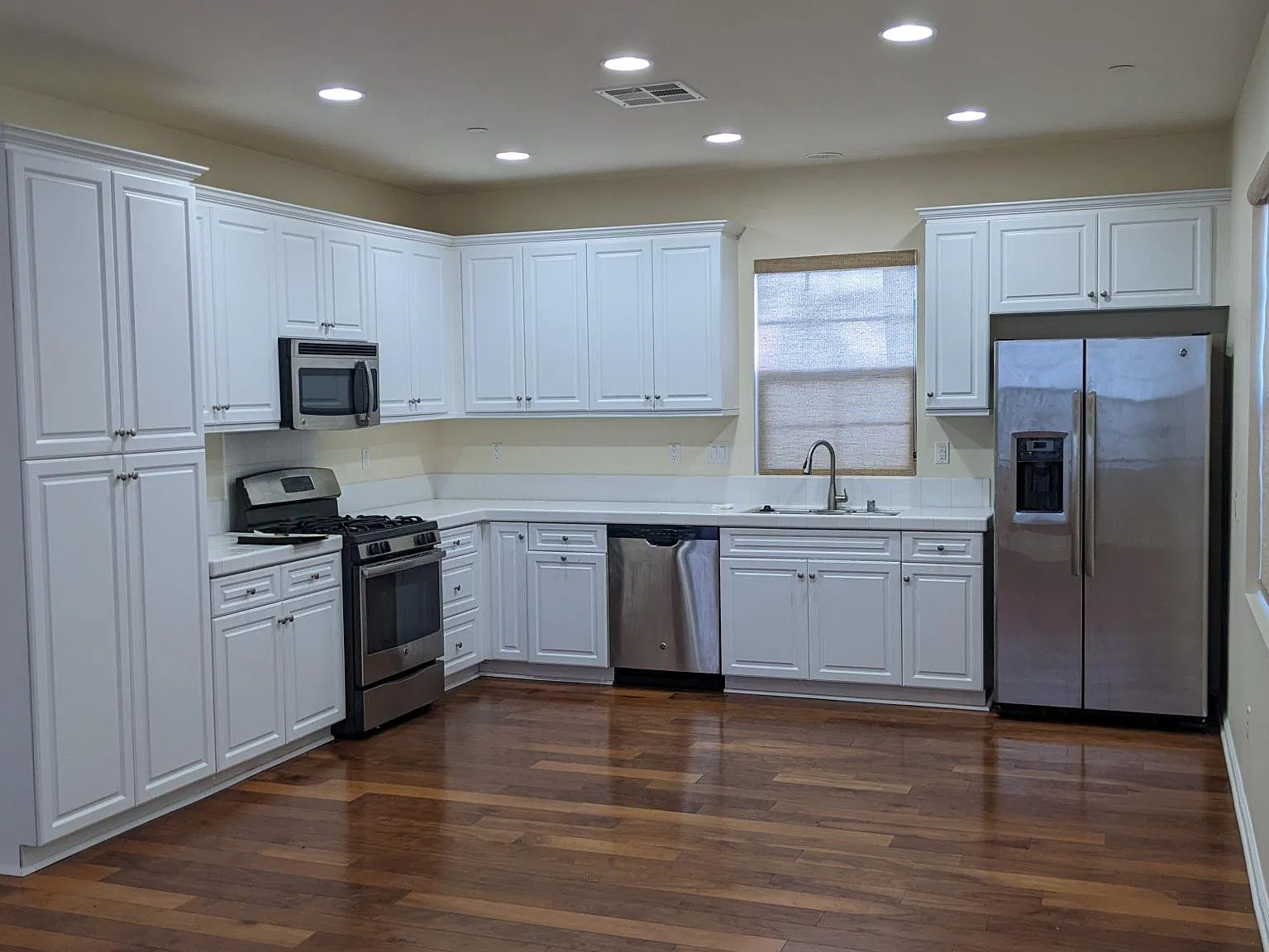 2 bed, 2.5 bath, 1401 sqft, $3,400 — Photo 2