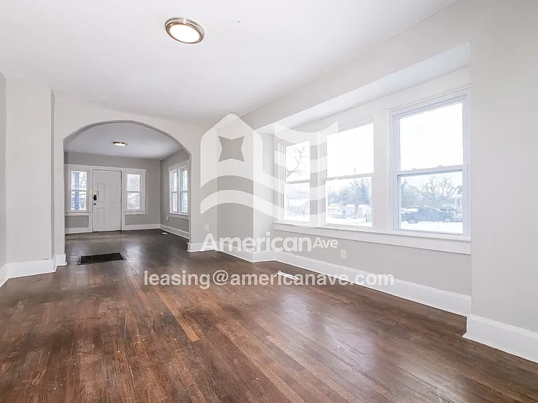 704208_006_living_room_14258044.jpg