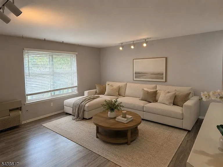 22 Bolton Ct — Photo 2