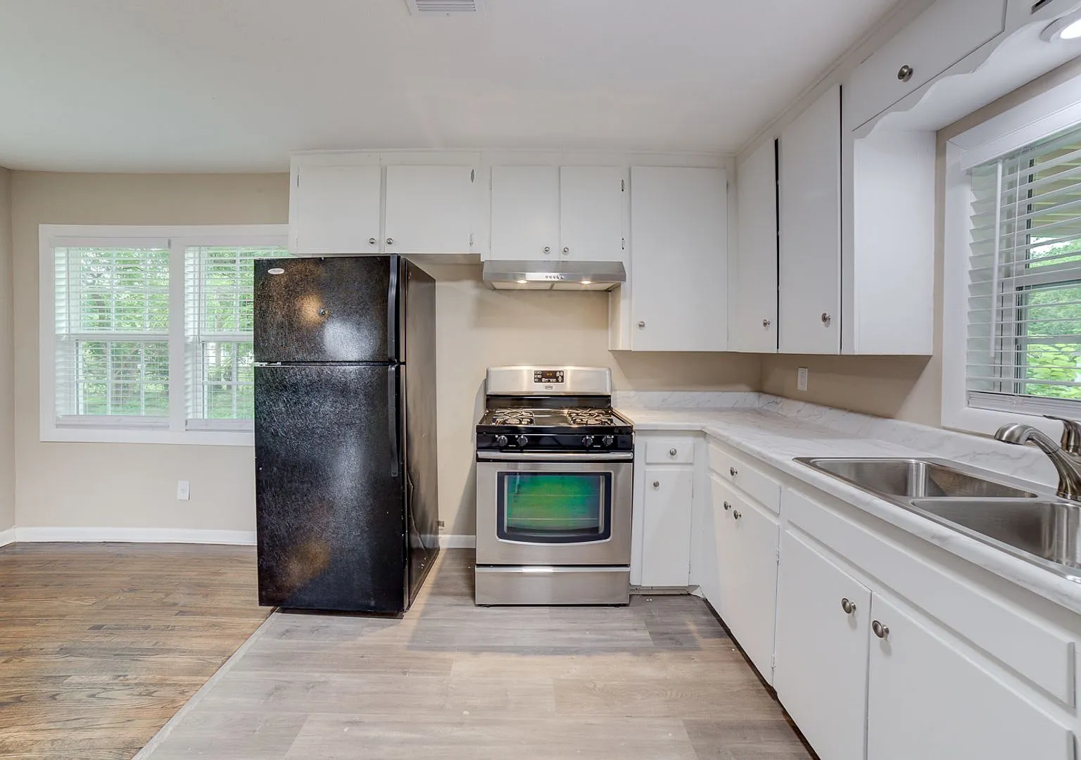 Recently Remodeled 3 Bed 1 Bath! — Photo 2